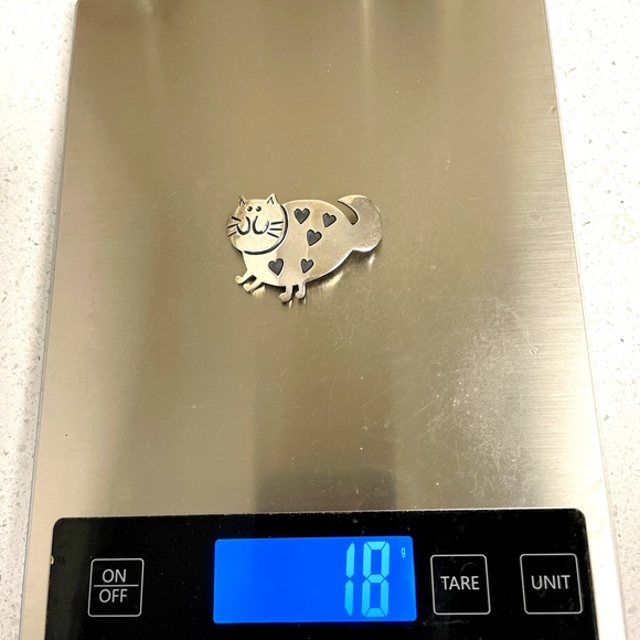 Sterling Fat Cat Brooch with Heart Accents - Picture 7 of 10